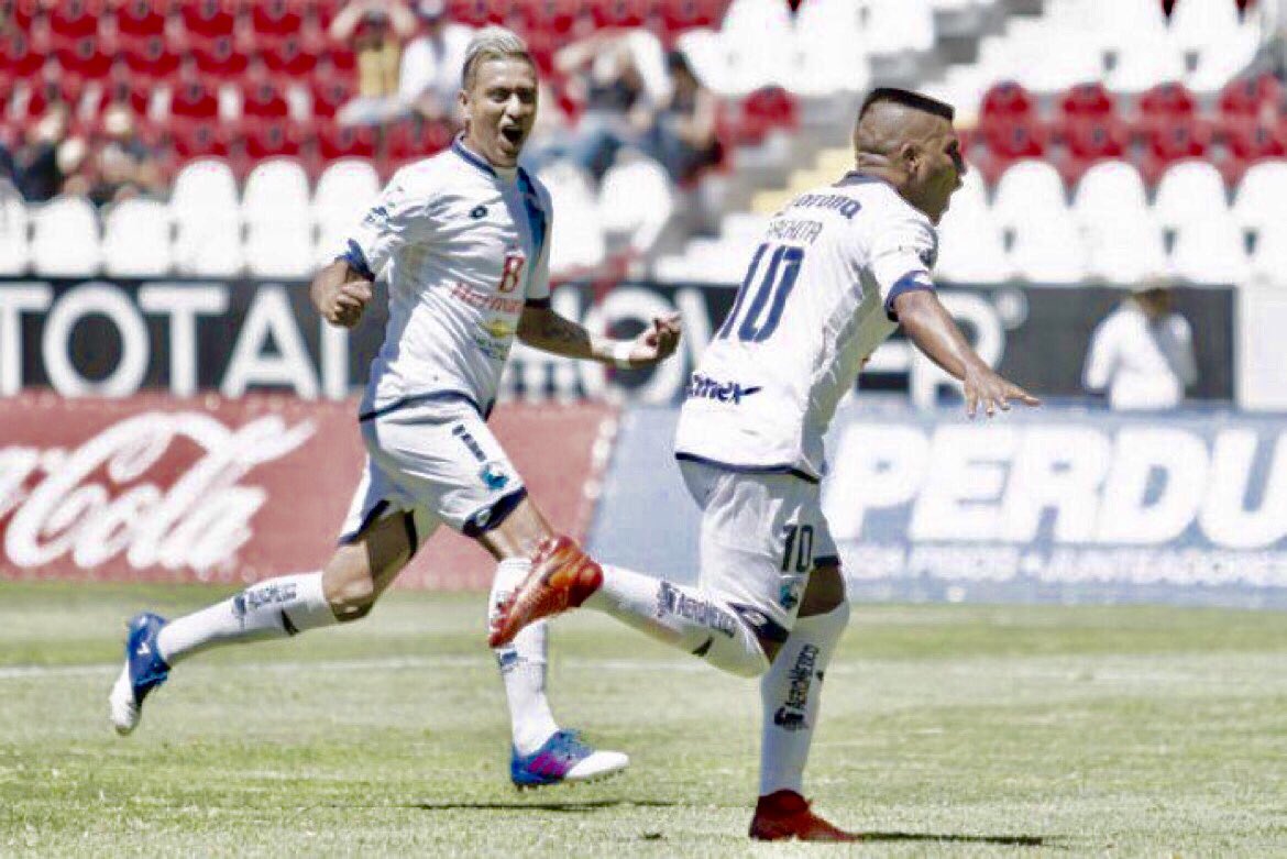 Hachita_10's tweet photo. Sufrimos mucho, trabajamos más, pero lo que sentí hoy en la cancha fue algo muy grande. Lo merecíamos todos, y queremos más! #LaJaibaNoSeVa https://t.co/a9C8lq6YWv