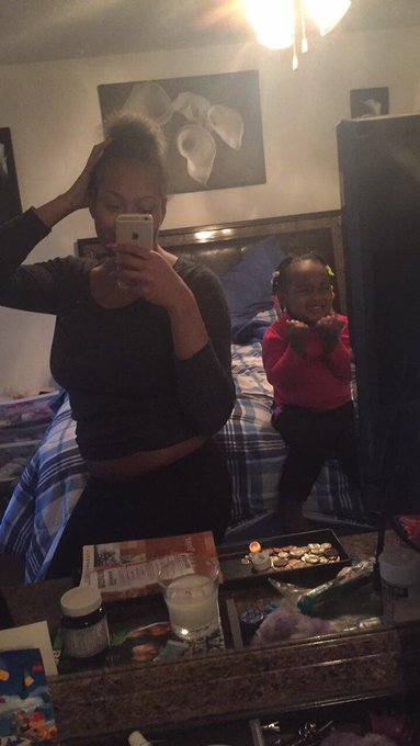 I look like I'm getting FATTER🙄 but my lil sis came home today😍 I missed her bad ass https://t.co/F9