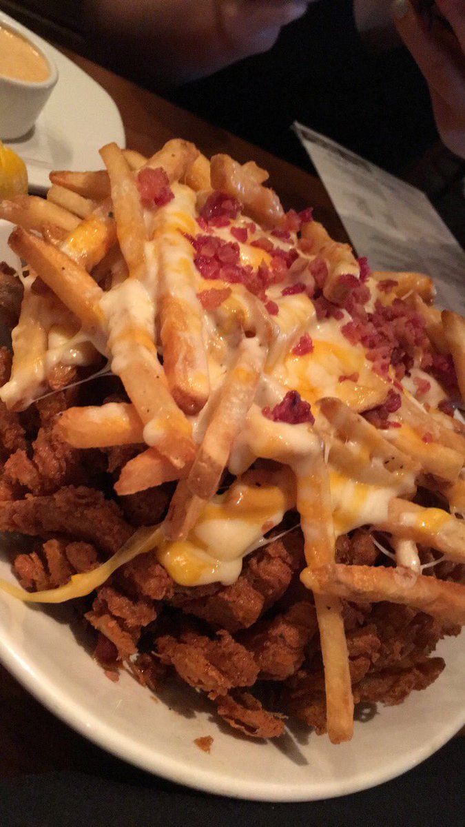 J_Pit's tweet photo. Had to see what all the hype was about @chrissyteigen https://t.co/cAj1NqGCSu
