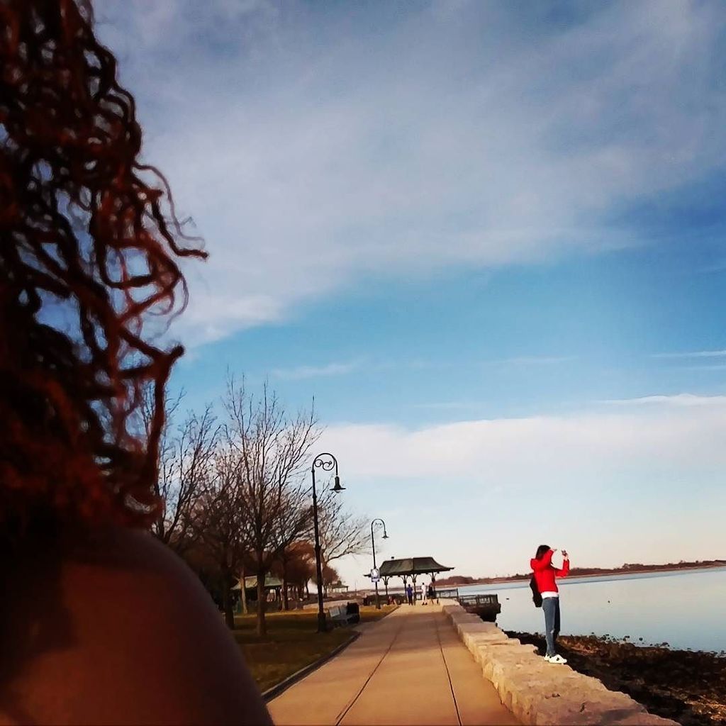 daNanner's tweet photo. Everyone was out soaking up sun and taking photos. #cy365 #offprompt #overtheshoulderselfie #californiagirlinnewen… https://t.co/sslJPeEhJP https://t.co/XTT5VyUp5R