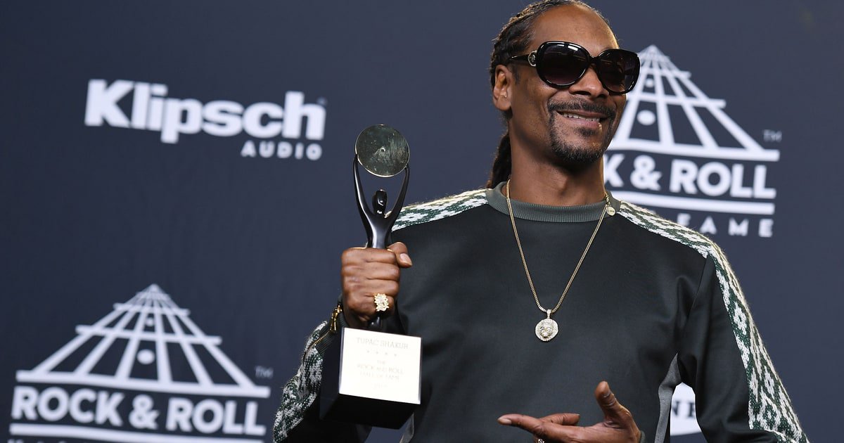 LilTVAPOR's tweet photo. Snoop Dogg Talks Tupac's Historic Rock Hall of Fame Induction https://t.co/PtENCP17MK https://t.co/7SCv7zXTMD