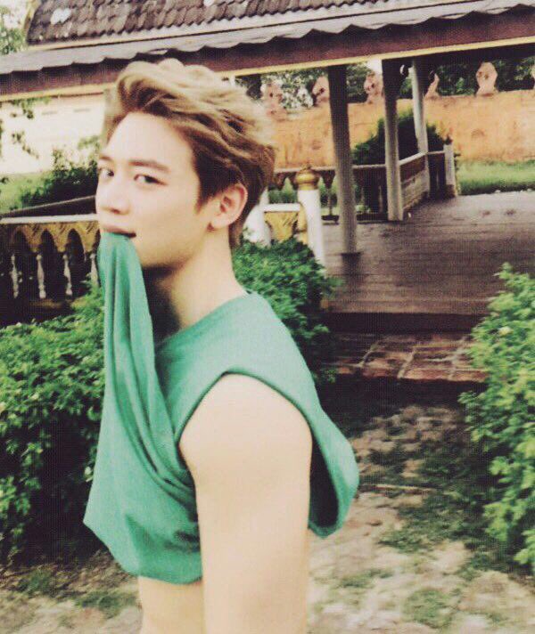 lukewarmh20's tweet photo. @ItsJustAric @baekxchen @taidoo4 @LanceLevante 😭🔥🔥🔥 https://t.co/y0JP6bYIqC