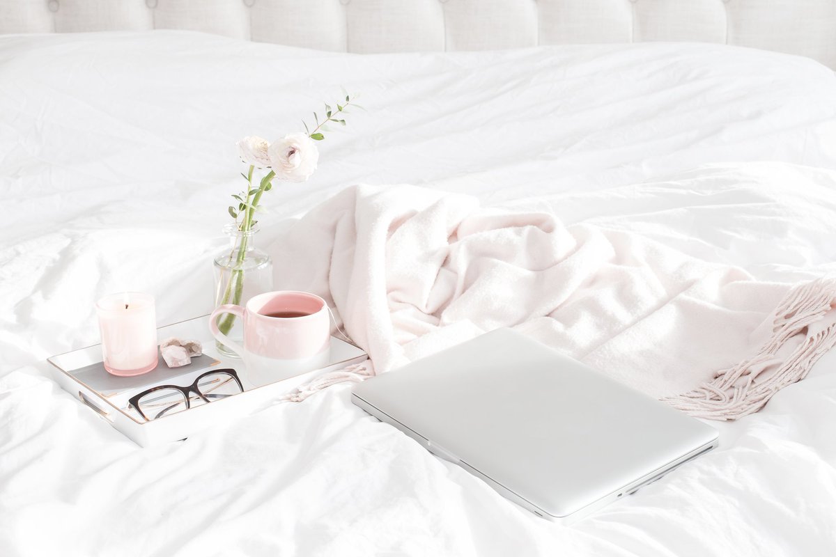 #Sundays are for binge watching the third season of #GraceandFrankie - #sundayfunday #netflix