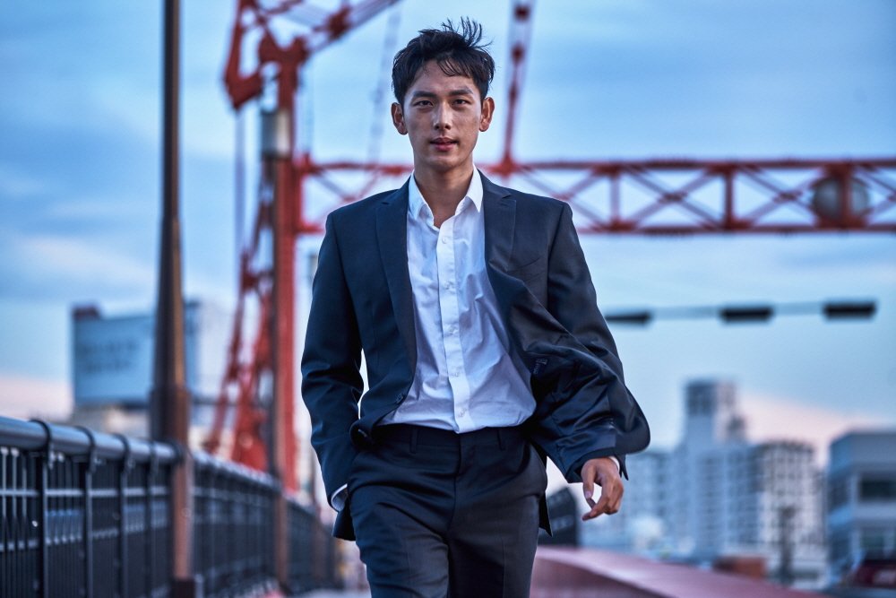 CJENMMOVIE's tweet photo. #포스경구 #심쿵시완 ※소장뽐뿌주의※
이곳에서 멋짐이라는 것이 폭발한다!
<불한당: 나쁜 놈들의 세상>
스타일리쉬 1차 보도스틸 공개!

#이_비주얼_실화냐 #거친눈빛 #수트핏 #여기에누울란다
#불한당_나쁜놈들의세상 #5월대개봉 https://t.co/68yEz4JJHc