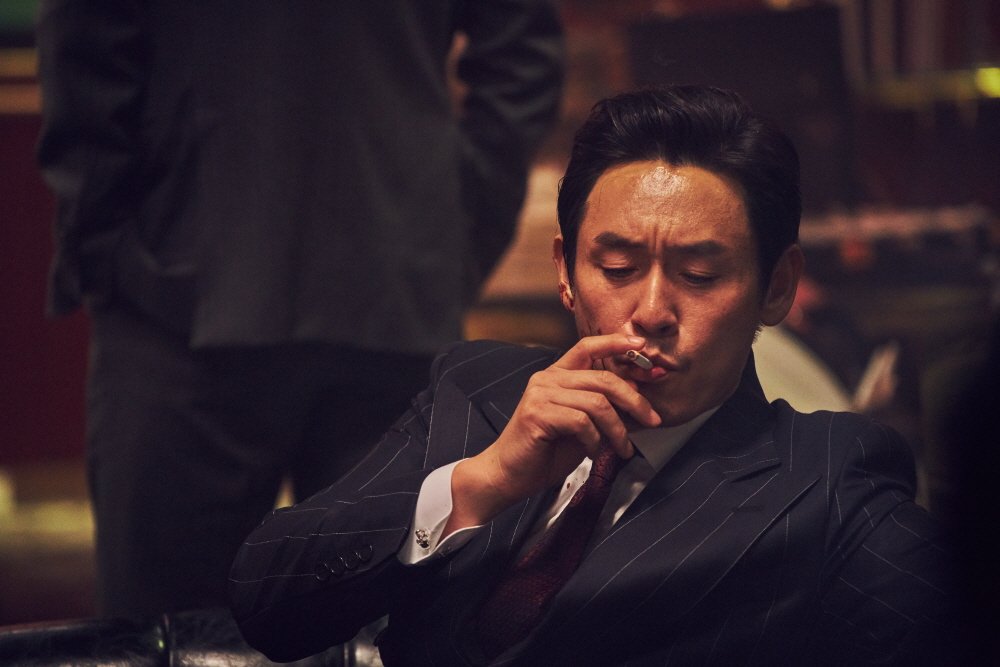CJENMMOVIE's tweet photo. #포스경구 #심쿵시완 ※소장뽐뿌주의※
이곳에서 멋짐이라는 것이 폭발한다!
<불한당: 나쁜 놈들의 세상>
스타일리쉬 1차 보도스틸 공개!

#이_비주얼_실화냐 #거친눈빛 #수트핏 #여기에누울란다
#불한당_나쁜놈들의세상 #5월대개봉 https://t.co/68yEz4JJHc