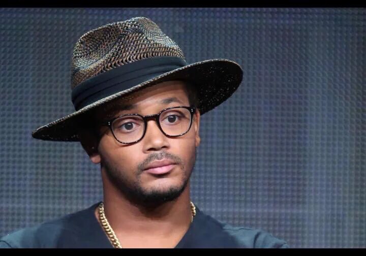 camthecomfort's tweet photo. "Hi how you d..."
Her: "boy get from roun me" https://t.co/4wC5HBkqns