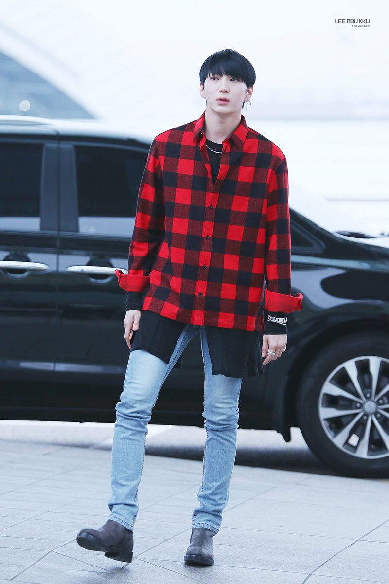 VIXX_Chile's tweet photo. Leo en vivo por favor  #VIXXinChile @Noi_X se lo suplico seññor noix https://t.co/H1ybNutSE9