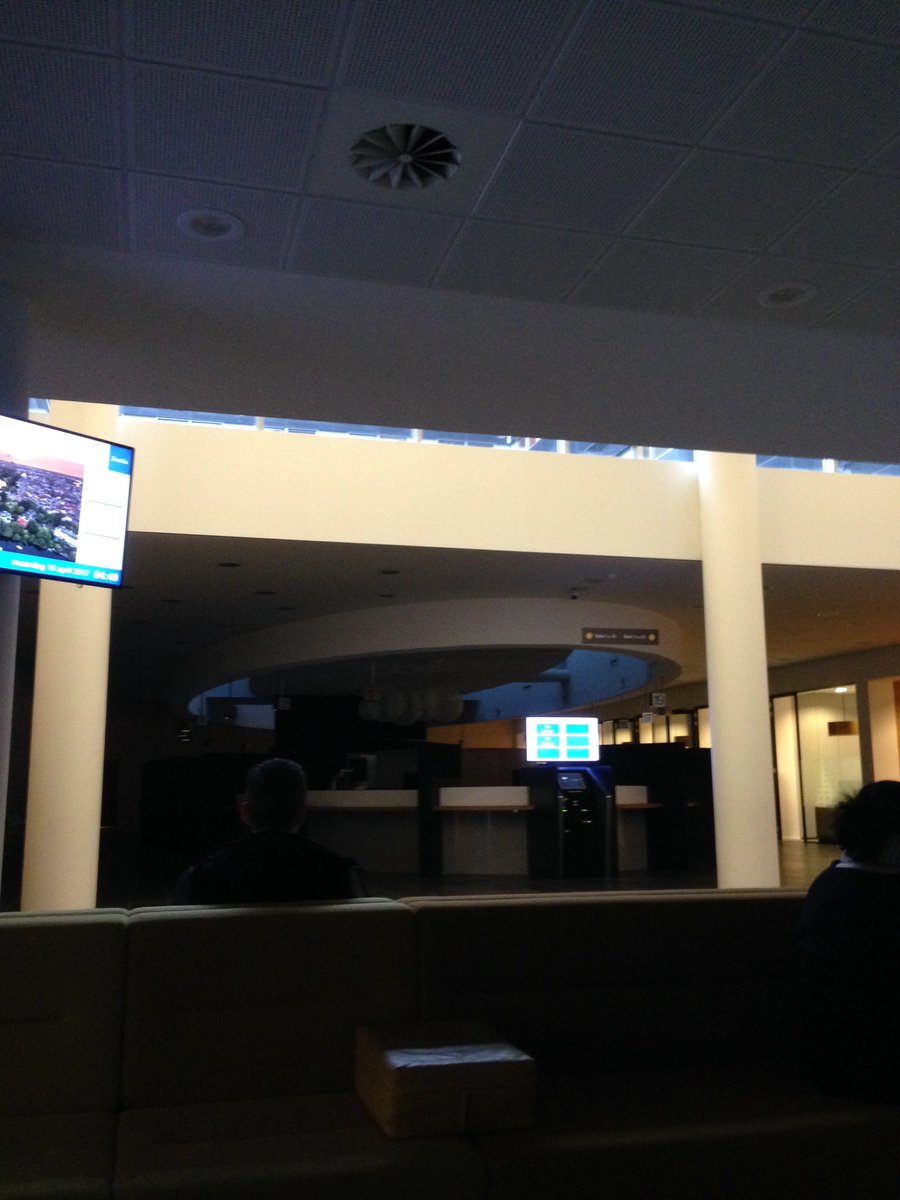 technotitus's tweet photo. @Gemeente_Zwolle even de lampen aan doen!? https://t.co/tF12Mg7Uvt