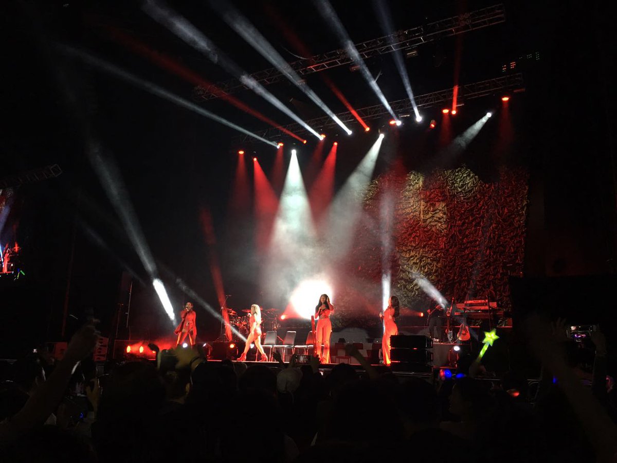 95Cheryl's tweet photo. @FifthHarmony An Amazing Show~！
You have beautiful voice~~😍
I saw u~~Both of all~~real people~~😂 https://t.co/m6k5lj1J18