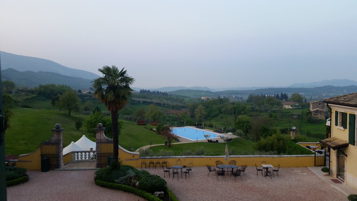 tavolovigneto's tweet photo. Enjoying te view this morning before #Vinitaly2017 #tavolovigneto https://t.co/Jv77dIrHXu