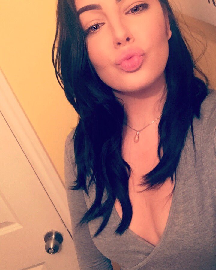sandratequila's tweet photo. Weekend vibes____. #april #spring #love #yes #beyou #vancity #yvr #enjoy #kisses #typicalselfie https://t.co/CKT6bZYdPM