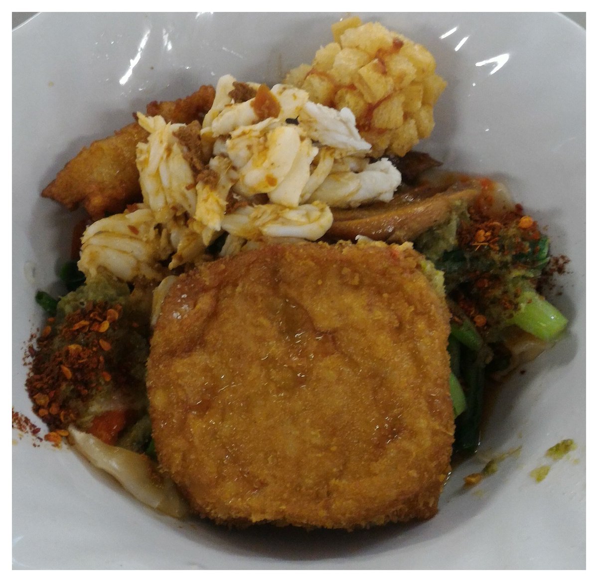 hoonsri's tweet photo. #บะหมี่เกี๊ยวหมูแดง 60 บาท #ค่าครองชีพ #กรุงเทพ #Bangkok https://t.co/qxE03oqAKD
