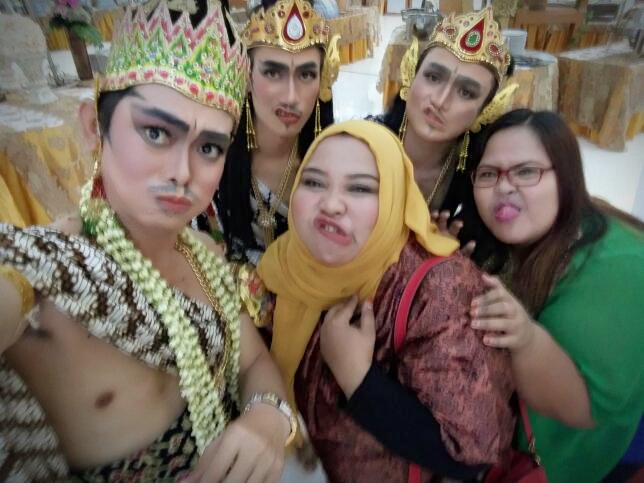 ghanz_sadewa's tweet photo. Sambil nunggu giliran Perform narsis dulu Konyol bersama JBB.. https://t.co/JZUSYL0Fc8