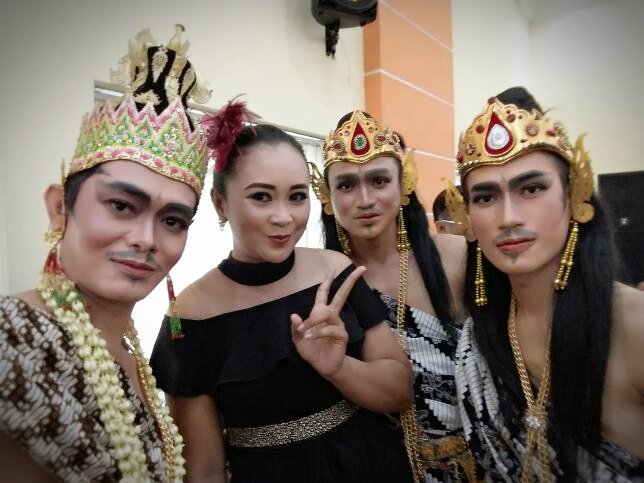 ghanz_sadewa's tweet photo. Crew Wiwaha dua hari berturut" Show sak Lokasi..
Hahahaaaaa https://t.co/S3zHUvJAL8