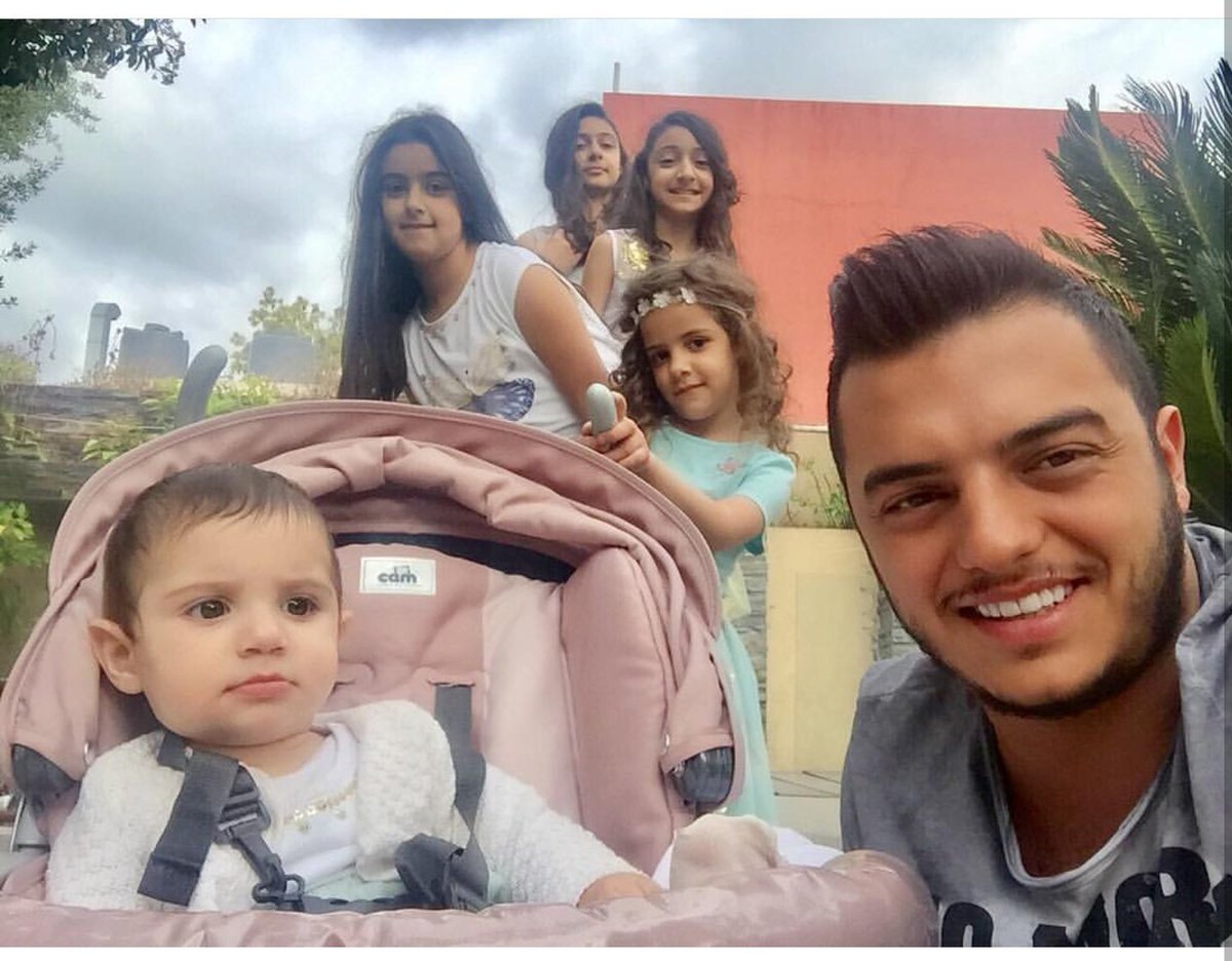 Perfume_abeer's tweet photo. #raphaeljabbour يوما ما ستصبح ابآ حنونا ورائعا جدا ❤❤
#مطرح_ما_تنامي https://t.co/Fx9on1c07q