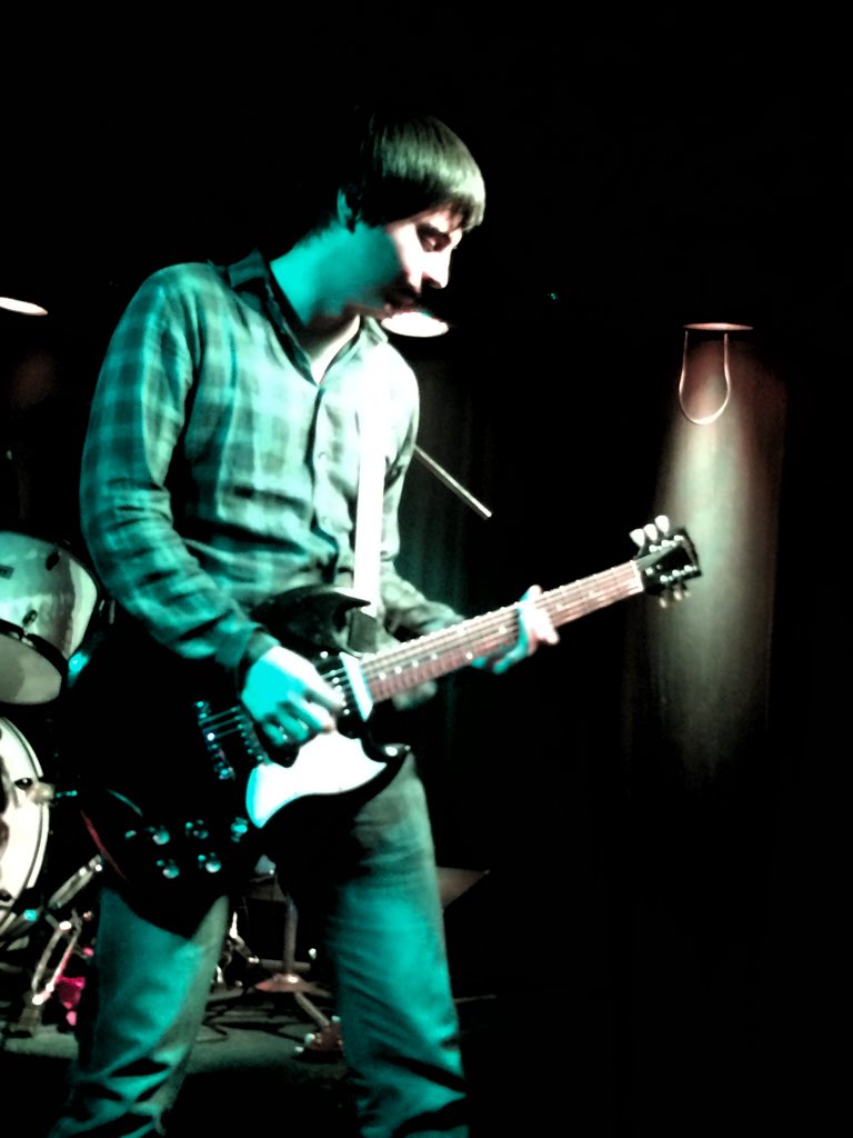 SOYALANLUCAS's tweet photo. Hace unas horas en vivo multiforo alicia #rocklive #alanlucas #gibsonsg #yucatanagogo #alternativerock @multiforoalicio https://t.co/qKH0ghfB3m