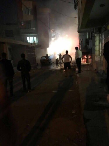 Bozyakada, etraftakilerin söylediğine göre park halinde yanmış Tofaş Kartal. Geçmiş olsun sahibine
