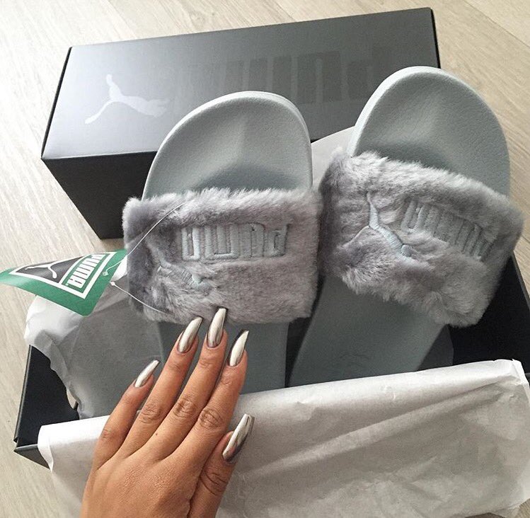 KicksPhil's tweet photo. RESTOCK: Fenty Bow Slides Pink, Fenty Puma Fur Silver &amp; Rad Simmons Pink Stan Smith 🌷🌸 https://t.co/2FF9qnAKEX