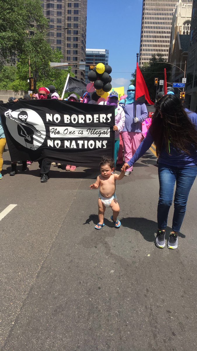 Antifa_GB_1's tweet photo. RT cuenca_nelly: #megamarch2017 #unity #love wins #believe #walk #education #change https://t.co/vzbQUnY45q #NewBluehand #Bluehand #Antifa