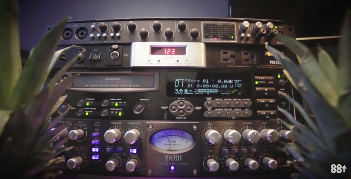 ModularMag's tweet image. Watch Yaeji's new video for "Feel It Out" via @88rising modularmag.com/?p=5121