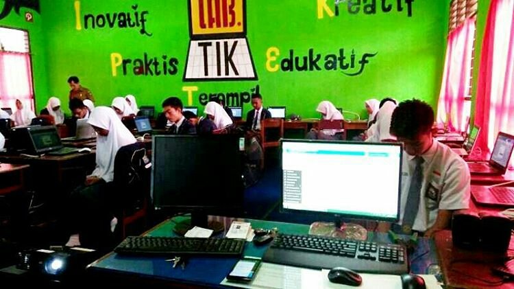 Gelombang Pertama, dari tiga Gelombang
UNBK 2017

#smadabarru