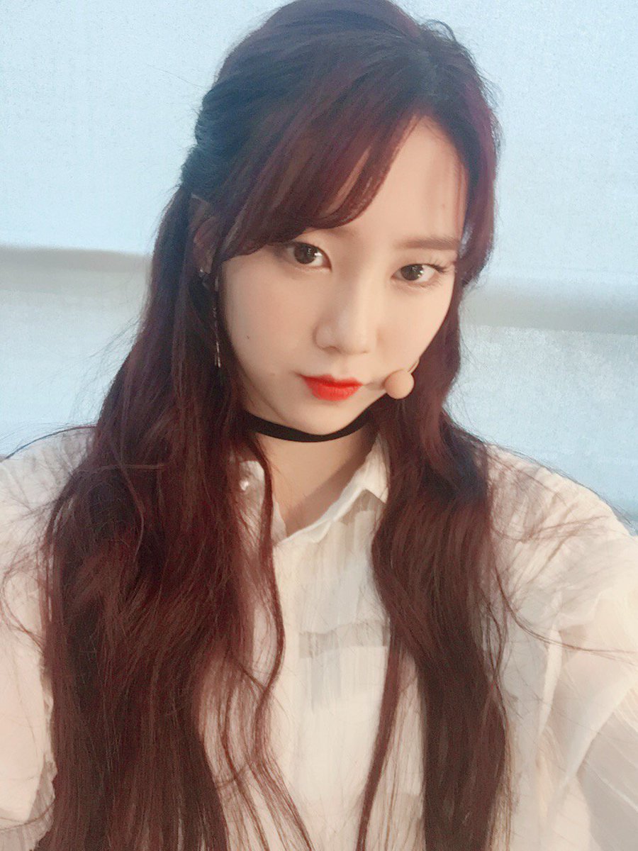 WM_OHMYGIRL's tweet photo. #오다주웠지호 #날씨최고 #봄 #벚꽃 #컬러링북 #퍼펙트데이 #윈디데이
오늘 날씨 완전 짱짱 날씨가 너무 좋아~ https://t.co/Nl1Bplctew