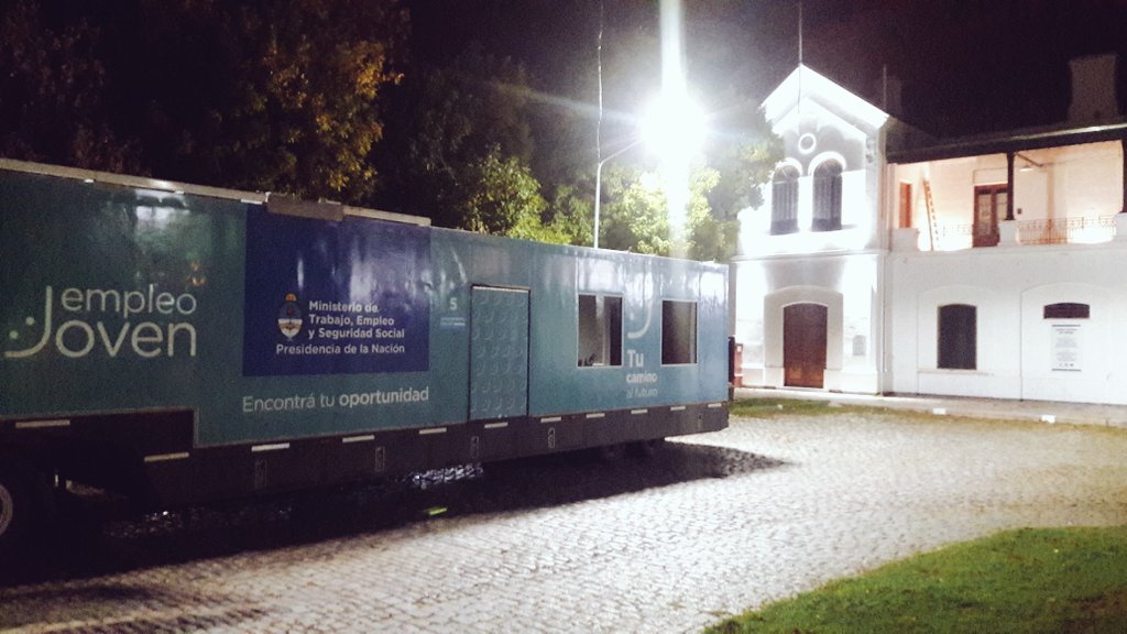 lucascastrov's tweet photo. 🚌#EmpleoJoven ya está en Río Cuarto @mintrabajo ¡Acercate a la Herradura del Andino a partir de las 8:30! #MásOportunidades @EmpleoJovenARG https://t.co/22vf8ZKNI2
