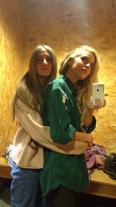 Me and my I sister took this 3 years ago in a goodwill lol https://t.co/FByc9Dn8Iu