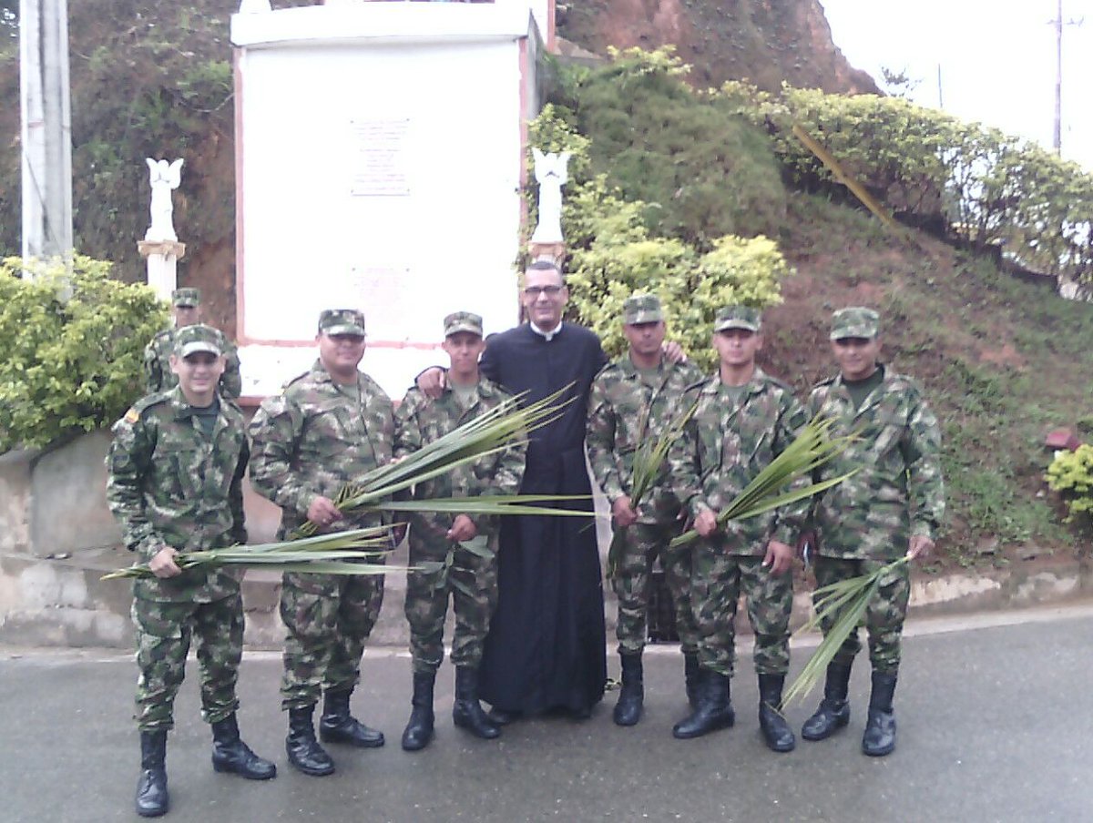 Ejercito_Div7's tweet photo. #Baeev8 #Brigada14 acompaña a comunidad de #Segovia #Antioquia en ceremonias tradicionales de SemanaSanta #FeEnLaCausa https://t.co/3GJDUrtQoq