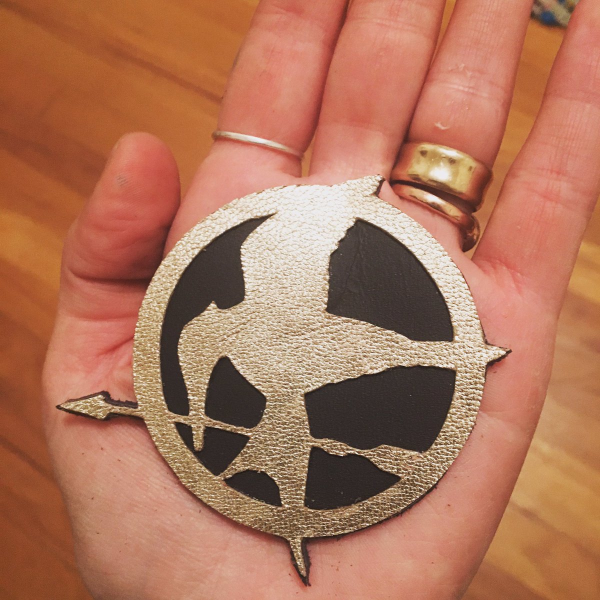 ImaginaryCareer's tweet photo. Started some #mockingjay pieces! #handmade #leather #jewelry #imaginarycareer #Thehungergames #new #art #artist #craftswoman https://t.co/fx7qpWLbzq