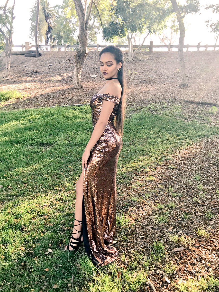 rynikaaa's tweet image. Leave a little sparkle wherever you go✨