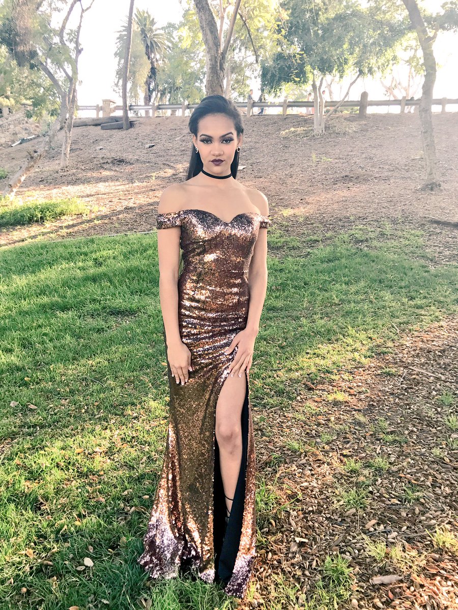 rynikaaa's tweet image. Leave a little sparkle wherever you go✨