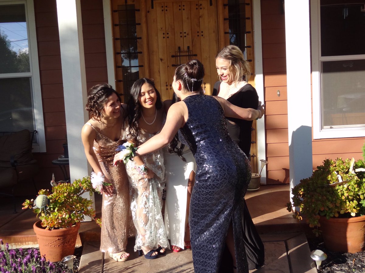 aniciaalanis's tweet photo. prom2017😽 https://t.co/DazgpNCmUX