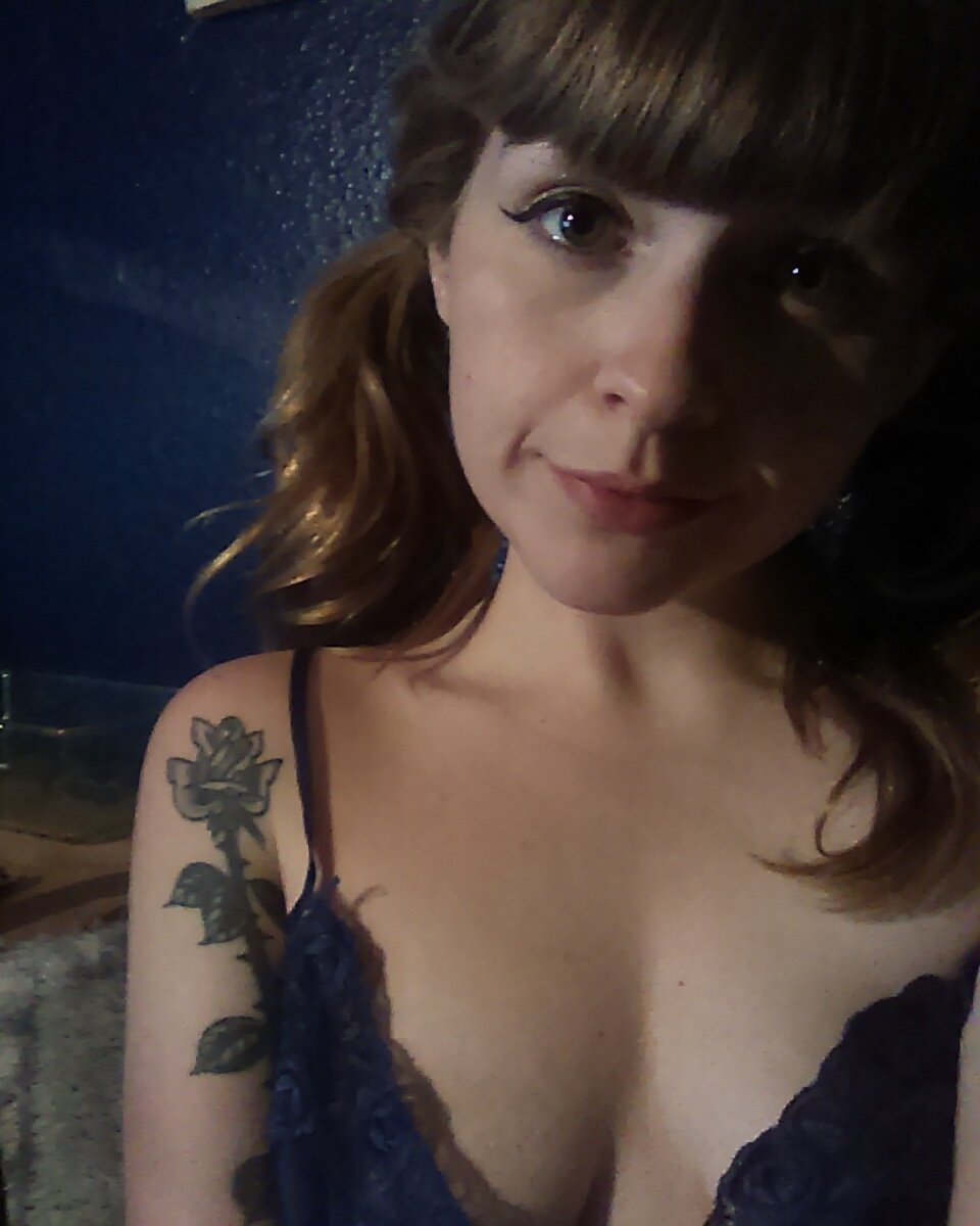 sorcererinspace's tweet photo. Is attractiveness really about being symmetrical? Wouldn't shadows help make something unappealing then? #DeepSelfie https://t.co/1Xuh0JUMx4