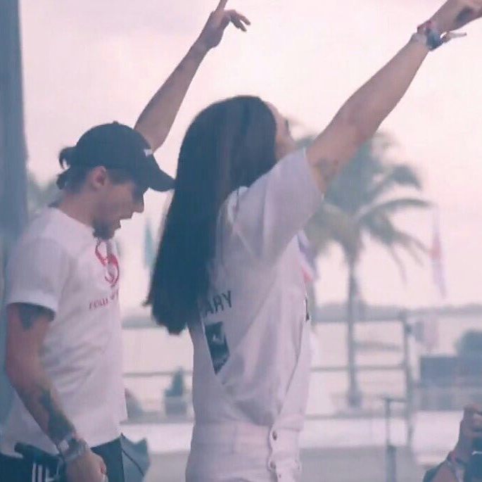 Jany_1DZM's tweet photo. Esto es algo increíble y digno de admirar
I vote for #SteveAoki &amp; #LouisTomlinson “Just Hold On” #Mashup @radiodisney https://t.co/tG65v3PR41