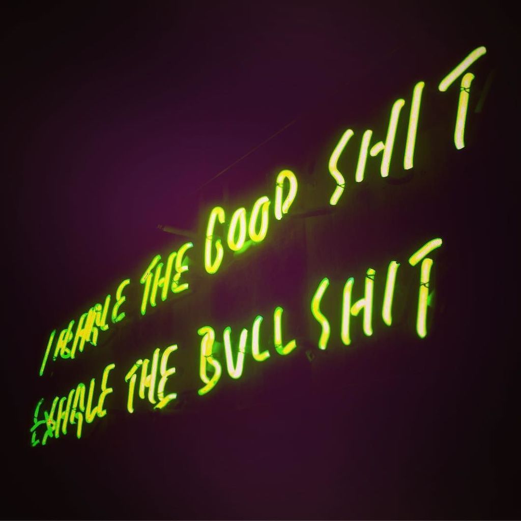 layoutcreative's tweet photo. Inhale the good shit. Exhale the bull shit. #sundayscaries #mondaymantra 
#defineyourvision #layoutcreative #freel… https://t.co/lhYTTxV7zB https://t.co/5x7M8NMU5H