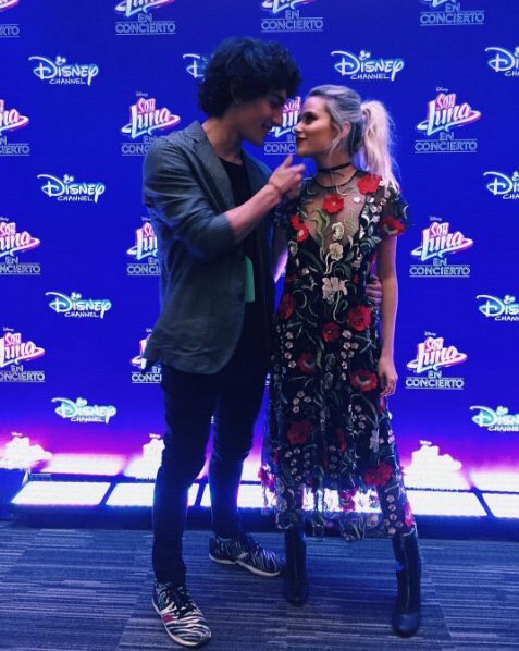 Valenzenerex's tweet photo. Amo a tu país y mucho más a vos amigo. Gracias por ser siempre el mejor anfitrión, sos lo más lindo, bueno y talentoso qué hay. CHILE❤️ https://t.co/ELUQw1oWz3