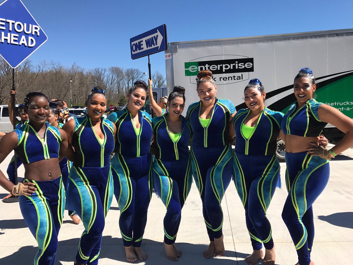 Kayla_C17's tweet image. And of course, can't forget FIU's poppin ass lady rifles that can bap it any day 💙💛🤙🏽😜 #FuckWitIt #Bap #BadAsf #golden #MissingKiana