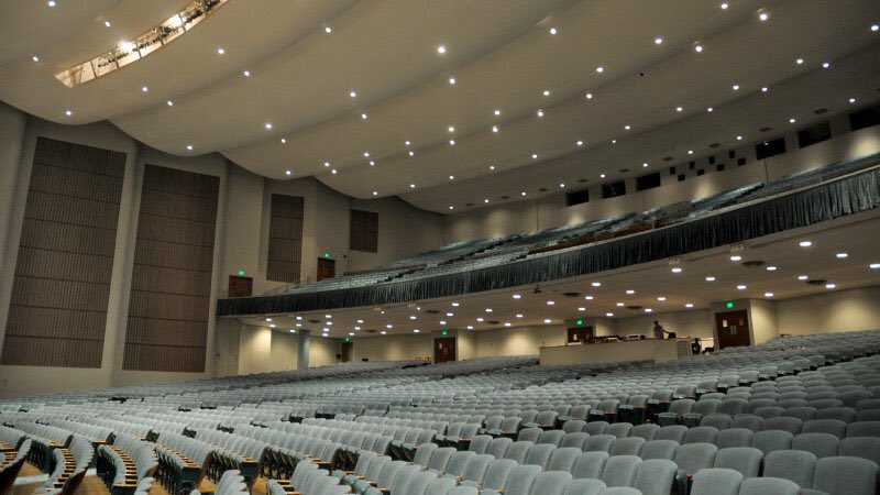 The_Chirpies's tweet image. Now we can officially say ... Happy #Chirpies Day!  We'll see you @EmensAuditorium with Chase Bryant (later tonight). It's almost showtime.