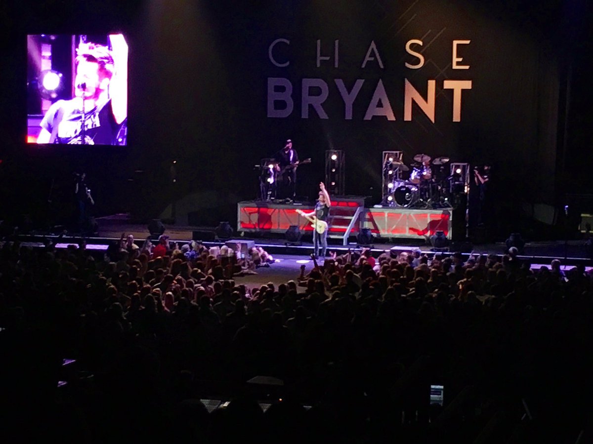 The_Chirpies's tweet image. Now we can officially say ... Happy #Chirpies Day!  We'll see you @EmensAuditorium with Chase Bryant (later tonight). It's almost showtime.