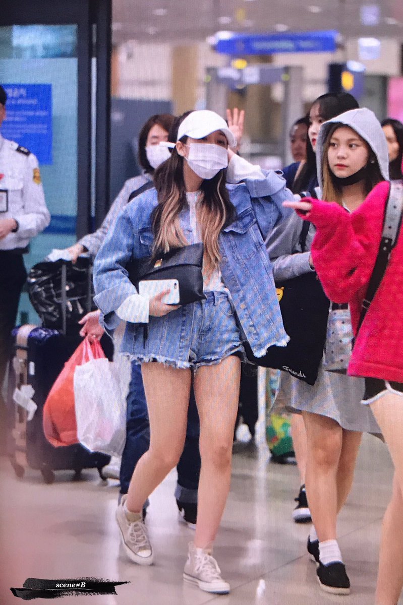 sinb_twts's tweet photo. Yerin's hyperventilating 😂
#SinRin #SceneB #SinB https://t.co/5A2j3K53J6