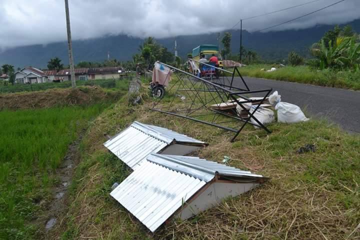 Pemasangan RUBUHA (rumah burung hantu) oleh TIM BPTPH, sumbar di Banda pauah dan Banda kapeh, nagari koto Kaciak . Bersama : Yasril Chaniago