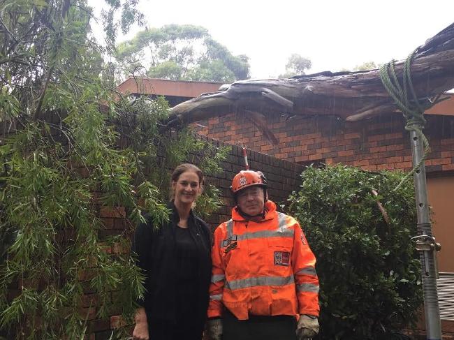 Woman wakes to find tree crashed on her house during Melbourne storms. bit.ly/2nw9lUK