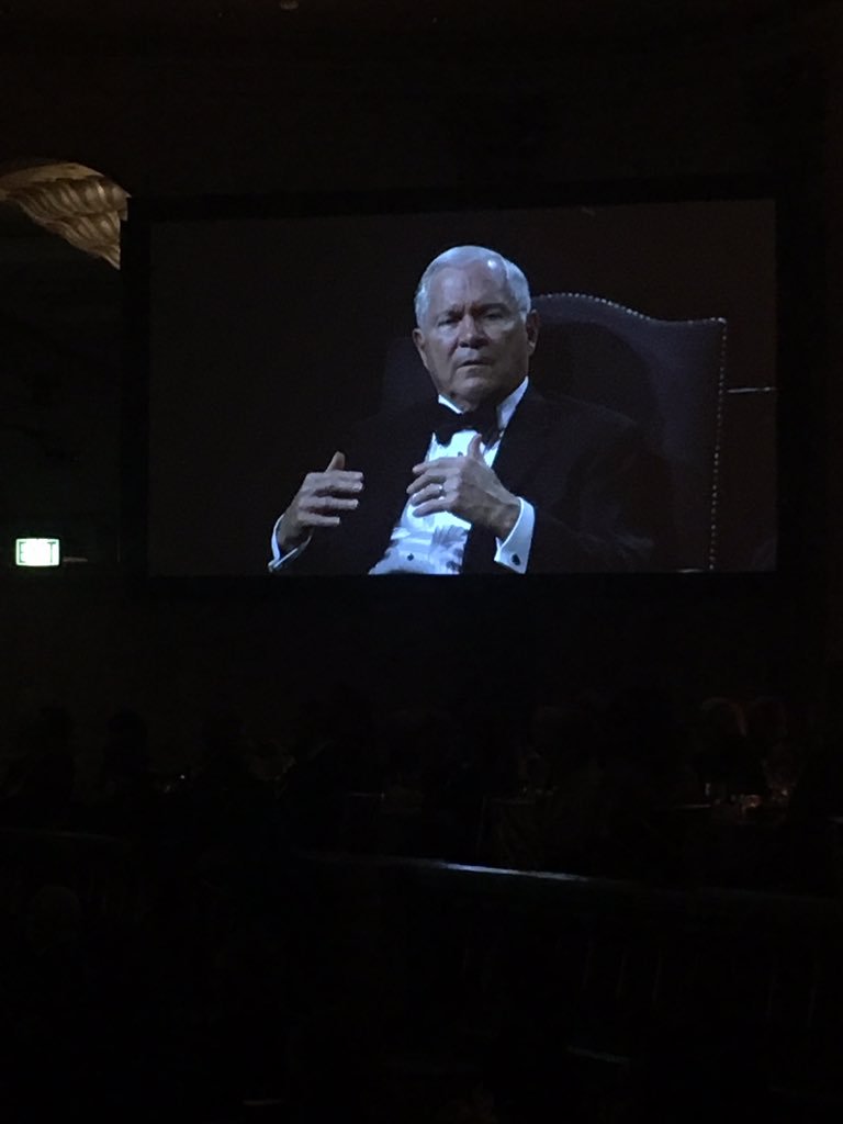 Trinebay77's tweet photo. You need someone who gives you the answers you need, not want. An advice to the current White House staff. #RobertGates #Advice https://t.co/Wr7TjZv9Ai