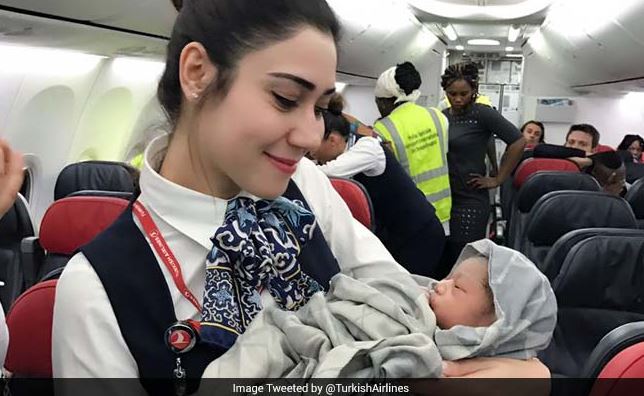 abplive's tweet photo. तुर्की एयरलाइंस में 42,000 फीट की ऊंचाई पर हुआ मासूम का जन्म
https://t.co/NMohrlRl2N  @TurkishAirlines https://t.co/l8NEVJRZI5