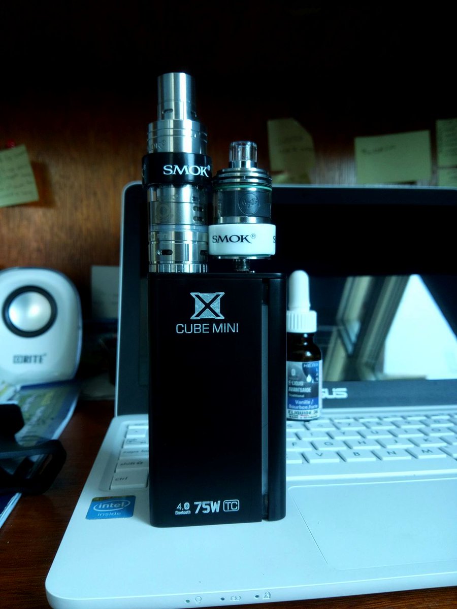 VapeGerman's tweet photo. #germanvapecentral workstation be like https://t.co/koAV1c7iuZ