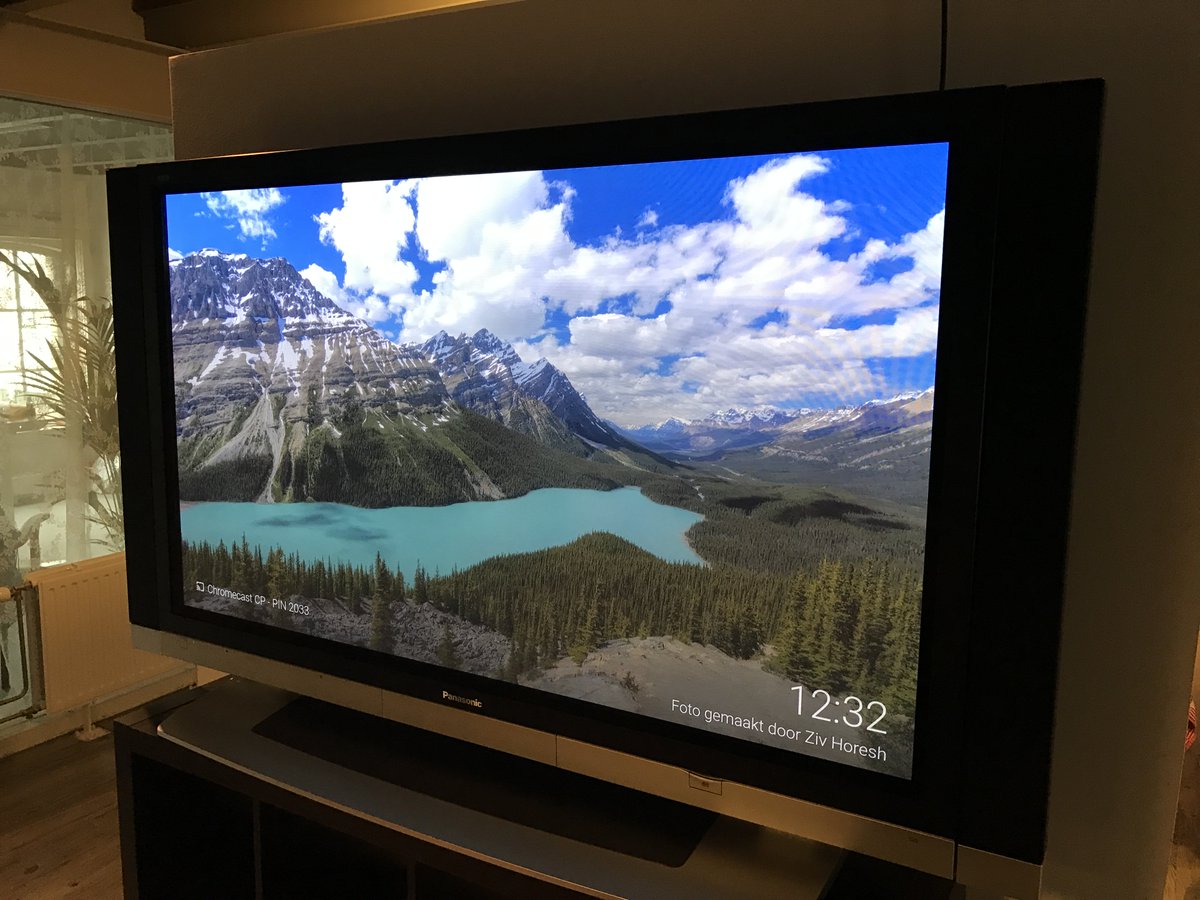 Ter overname: 65 inch HD-plasma (170 cm diag.). Waanzinnig beeld.  Vraagprijs € 650,-. Let op: 140 kg inclusief voet + zij-speakers.