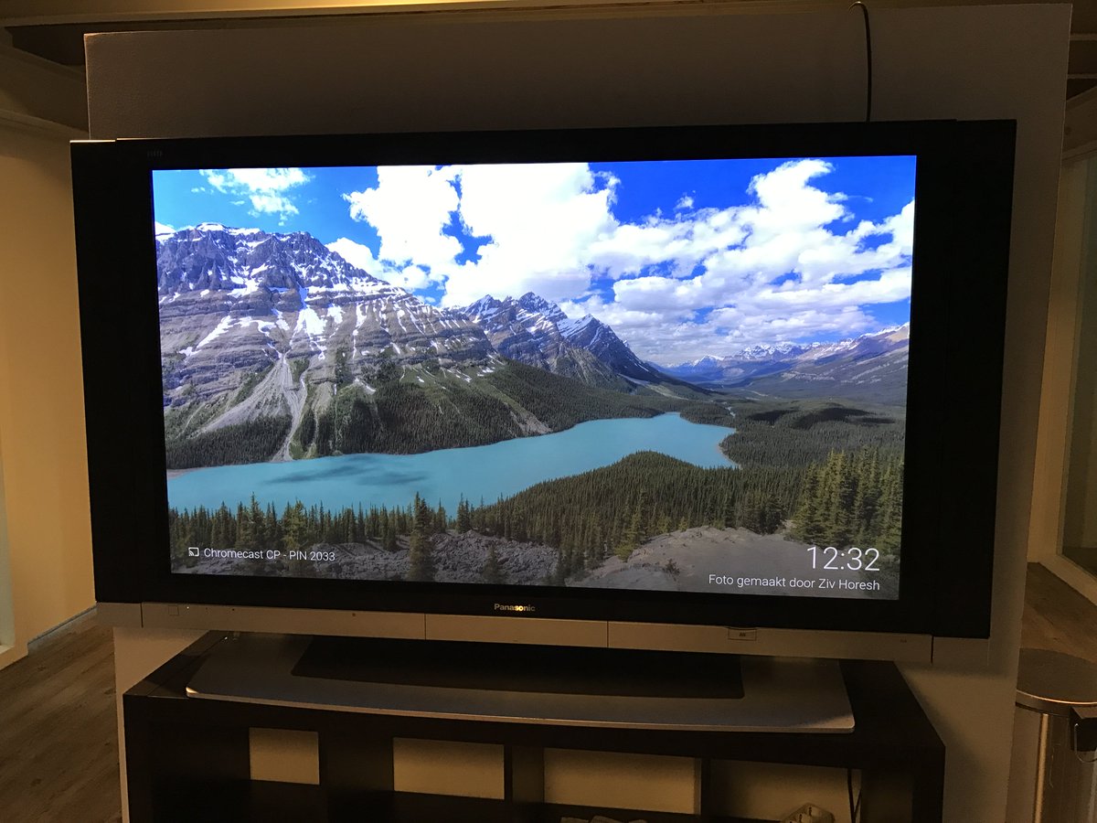 cpnewmedia's tweet photo. Ter overname: 65 inch HD-plasma (170 cm diag.). Waanzinnig beeld.  Vraagprijs € 650,-. Let op: 140 kg inclusief voet + zij-speakers. https://t.co/GqH6iN0WKN