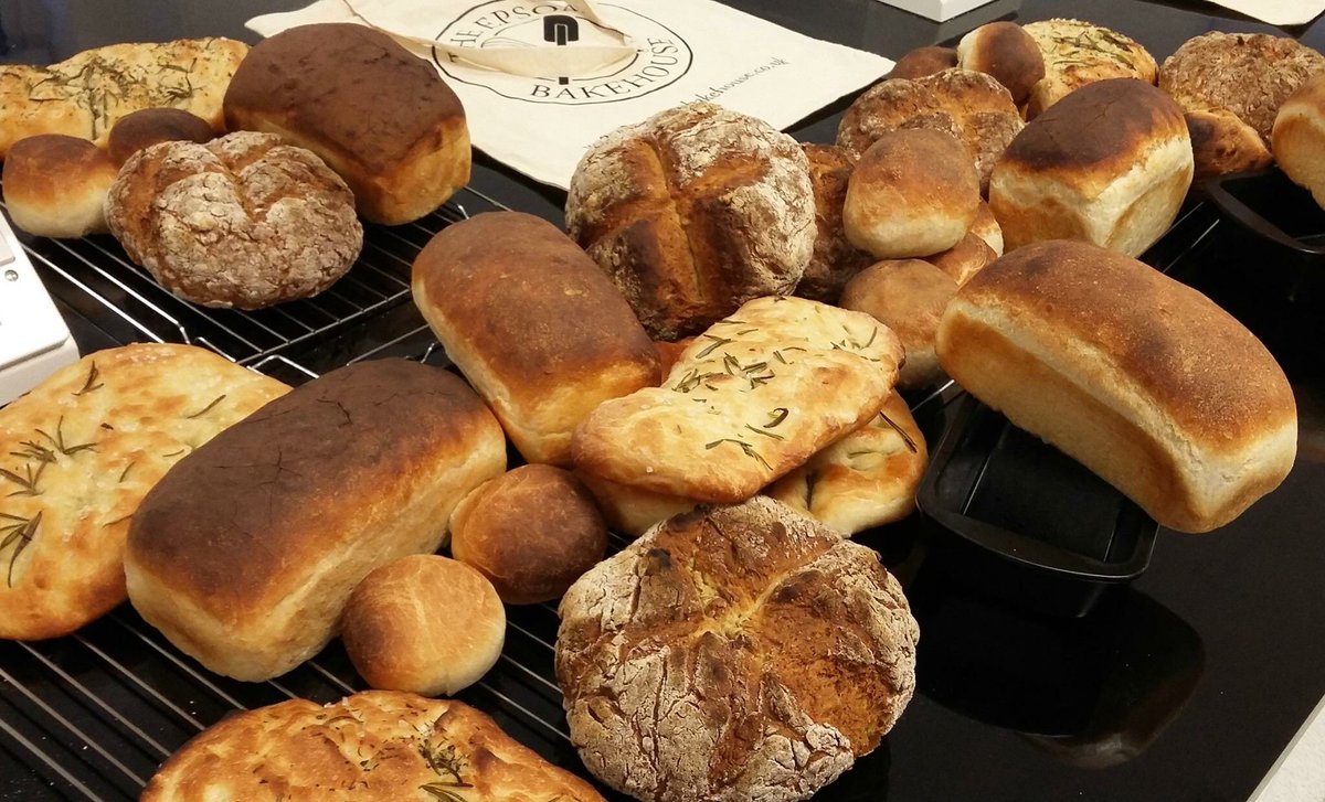coastaltentsuk's tweet image. Love bread? Know someone who does? Take a look at my #sisterinlaws fantastic #breadmakingclass @EpsomBakehouse #NationalSiblingsDay