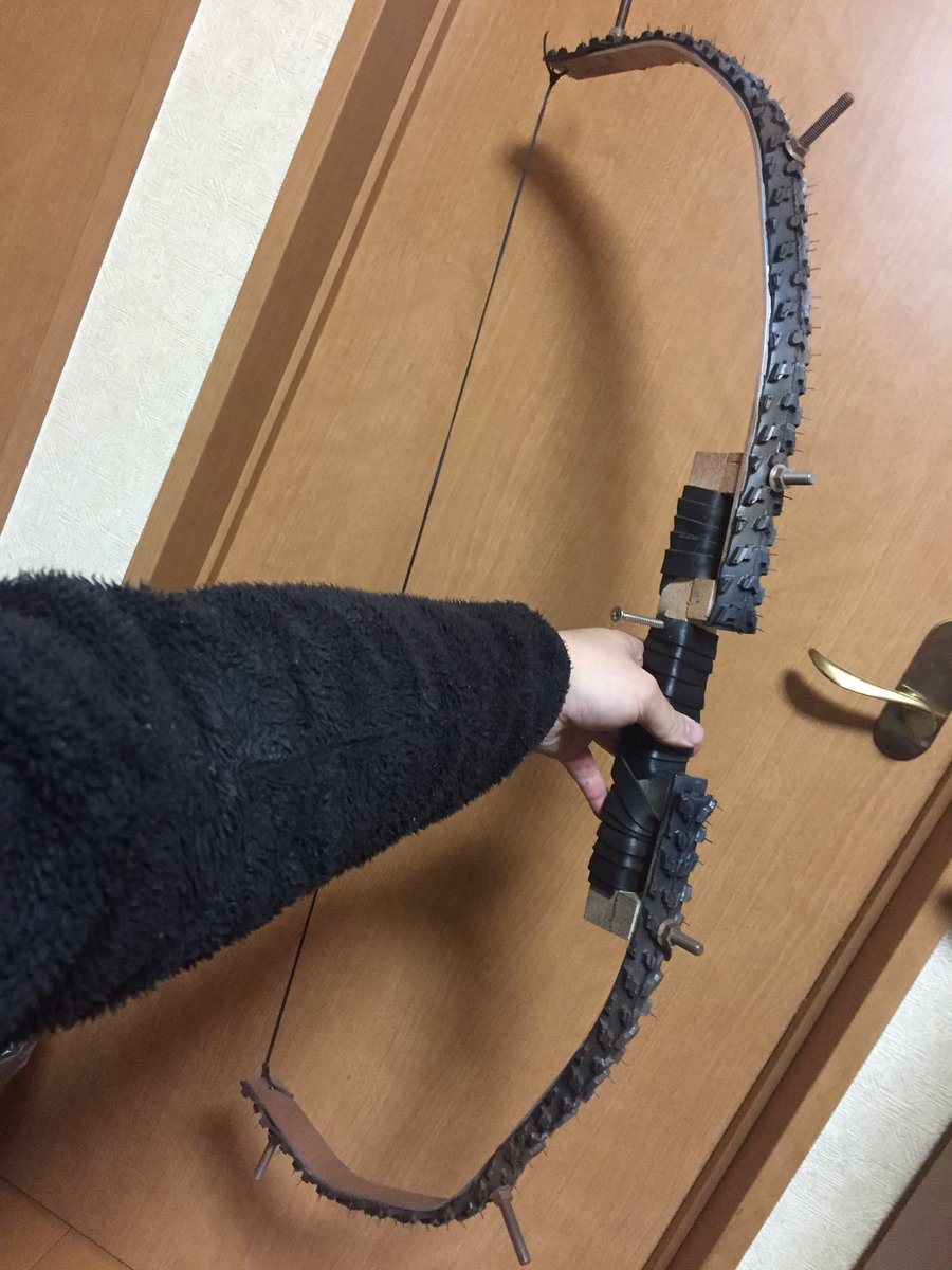 Wwjpn ダブダブアイテム0007 Spike Bow 防具に使われがちなタイヤとボルトを弓に 近接戦闘でも役に立つ 使用アイテム 家にあった角材 刺さってたステンレス板 反応のないusbケーブル 状態のいいタイヤ Wwjpn Wwjpn 作者 M Kondo3 T